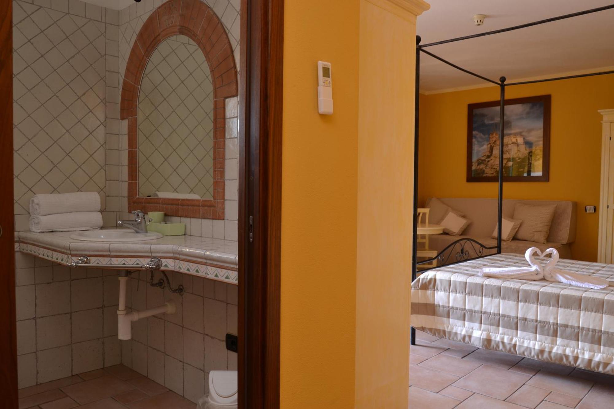 Hotel Villa Del Parco La Maddalena  Habitación foto